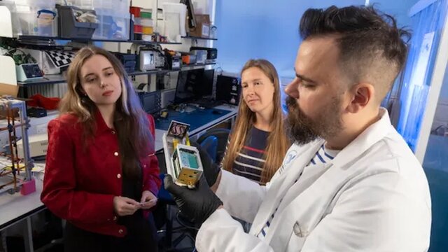 فضانوردان آینده لباسهایی از جنس باکتری میپوشند!