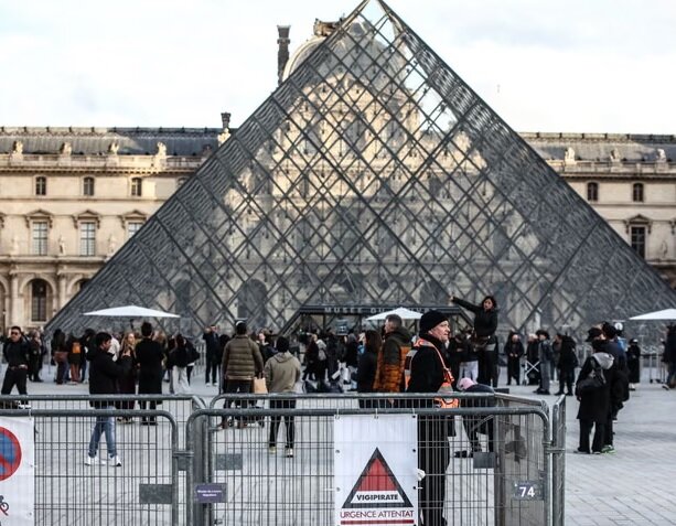 بدبیاری تازه در لوور