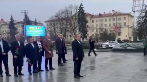 حضور عراقچی در محل یادمان پیروزی در مینسک