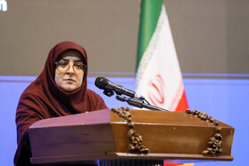 نشست خبری فاطمه مهاجرانی، سخنگوی دولت در سالن شرکت پالایش نفت امام خمینی (ره) شازند - اراک