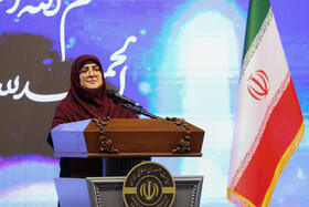 نشست خبری فاطمه مهاجرانی، سخنگوی دولت در سالن شرکت پالایش نفت امام خمینی (ره) شازند - اراک