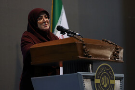 نشست خبری فاطمه مهاجرانی، سخنگوی دولت در سالن شرکت پالایش نفت امام خمینی (ره) شازند - اراک