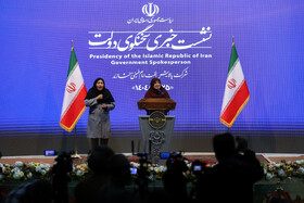 نشست خبری فاطمه مهاجرانی، سخنگوی دولت در سالن شرکت پالایش نفت امام خمینی (ره) شازند - اراک