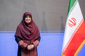 نشست خبری فاطمه مهاجرانی، سخنگوی دولت در سالن شرکت پالایش نفت امام خمینی (ره) شازند - استان مرکزی