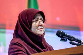 نشست خبری فاطمه مهاجرانی، سخنگوی دولت در سالن شرکت پالایش نفت امام خمینی (ره) شازند - استان مرکزی