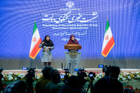 نشست خبری فاطمه مهاجرانی، سخنگوی دولت در سالن شرکت پالایش نفت امام خمینی (ره) شازند - استان مرکزی