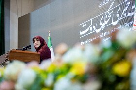 نشست خبری فاطمه مهاجرانی، سخنگوی دولت در سالن شرکت پالایش نفت امام خمینی (ره) شازند - استان مرکزی