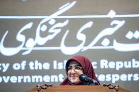 نشست خبری فاطمه مهاجرانی، سخنگوی دولت در سالن شرکت پالایش نفت امام خمینی (ره) شازند - استان مرکزی