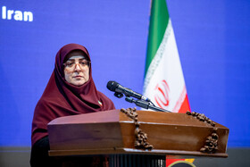 نشست خبری فاطمه مهاجرانی، سخنگوی دولت در سالن شرکت پالایش نفت امام خمینی (ره) شازند - استان مرکزی