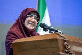 نشست خبری فاطمه مهاجرانی، سخنگوی دولت در سالن شرکت پالایش نفت امام خمینی (ره) شازند - استان مرکزی