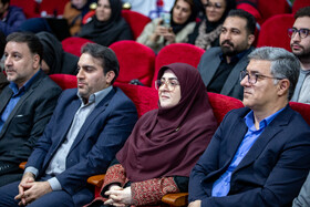 نشست خبری فاطمه مهاجرانی، سخنگوی دولت در سالن شرکت پالایش نفت امام خمینی (ره) شازند - استان مرکزی