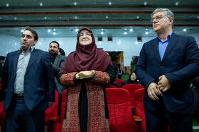 نشست خبری فاطمه مهاجرانی، سخنگوی دولت در سالن شرکت پالایش نفت امام خمینی (ره) شازند - استان مرکزی