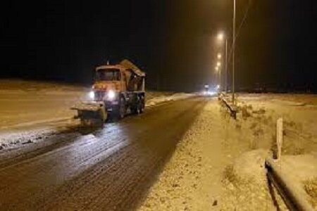 برف‌روبی و نمک‌پاشی ۲۶۰ کیلومتر از محورهای برف‌گیر جنوب کرمان