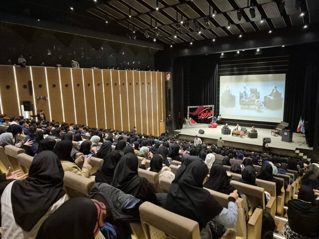 دانشجویان دانشگاه علم و صنعت به پیشواز یلدا رفتند