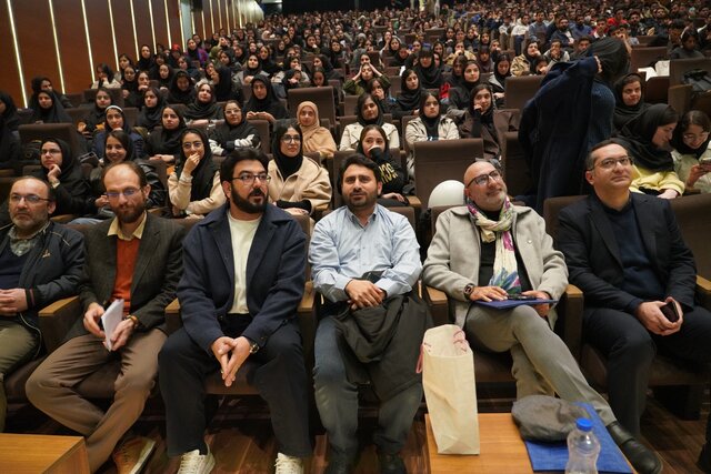 دانشجویان دانشگاه علم و صنعت به پیشواز یلدا رفتند