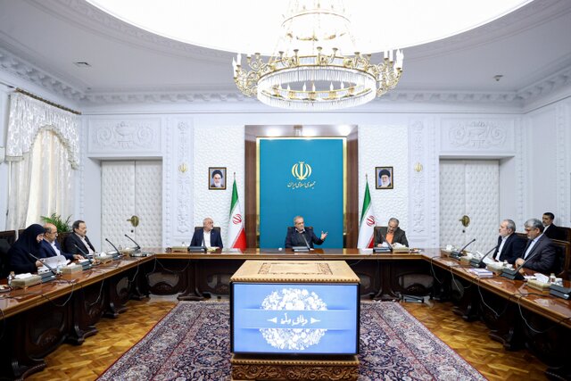 پزشکیان: خروجی آموزش‌های ما باید نسلی باشد که شوق خدمت و ساختن ایران را داشته باشد