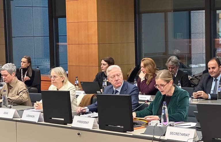 رجی: اروپا مذاکرات با ایران را به پرونده هستهای محدود نکند!