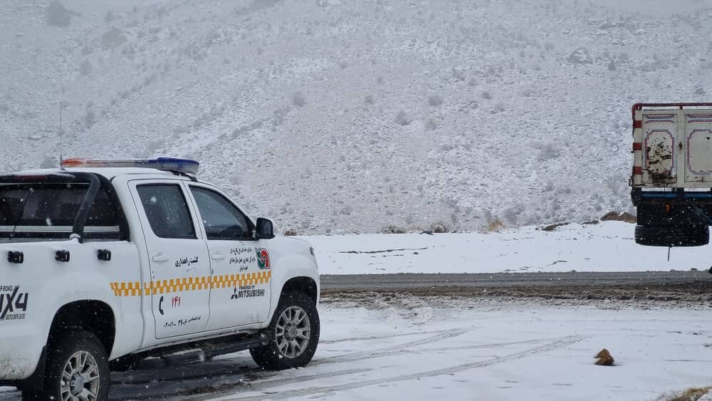 تردد در گردنه برفگیر سربیژن جیرفت بدون زنجیرچرخ امکانپذیر نیست