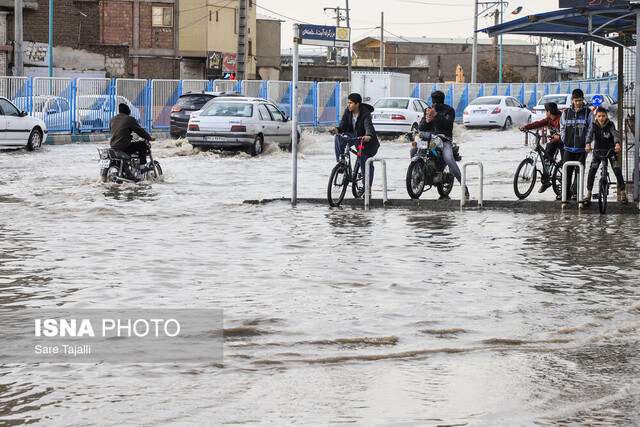 عکس از آرشیو فروکش سیلاب در خیابانهای ایذه / تعطیلی مدارس شهرستان در روز دوشنبه