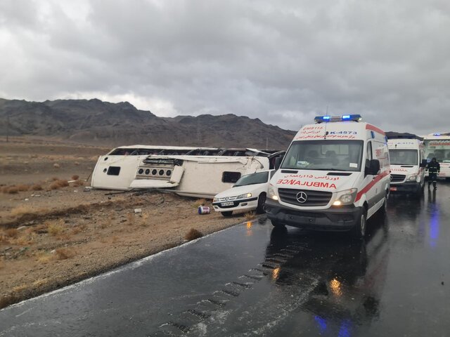واژگونی ۲ دستگاه اتوبوس در محور زاهدان_بم