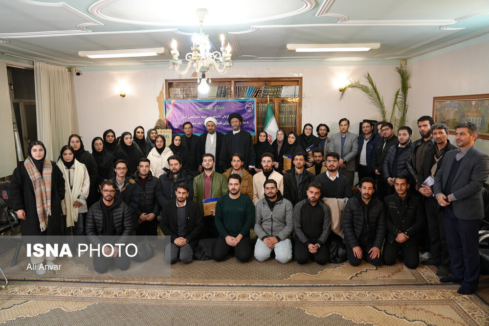 نقشه آینده کشور باید توسط نخبگان ترسیم شود