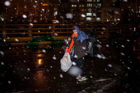 با توجه به برودت هوا در شب‌های اخیر اکیپ‌های گشت‌زنی شهرداری برای شناسایی و انتقال کارتن‌خوابها جهت جلوگیری از سرمازدگی و مرگ احتمالی آنها به گرمخانه بیشتر شده است.