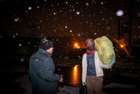 یکی از چالش‌های ماموران شهرداری متقاعد کردن کارتن‌خوابها جهت معرفی خود به گرم‌خانه‌ها هستند
