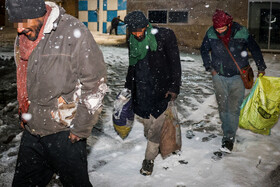سه نفر از کارتن‌خوابها با راهنمایی ماموران شهرداری جهت معرفی خود اقدام به مراجعه به گرم‌خانه کرده‌اند.