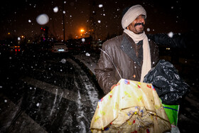یکی از چالش‌های ماموران شهرداری متقاعد کردن کارتن‌خوابها جهت معرفی خود به گرم‌خانه‌ها هستند