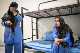 گرمخانه خانه سبز مشهد نه تنها پذیرای آقایان، بلکه پذیرای بانوان بی‌خانمان این شهر نیز هست و فضایی را برای اسکان و استراحت افراد فراهم کرده است.