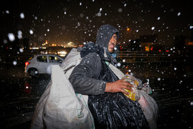 با توجه به برودت هوا در شب‌های اخیر اکیپ‌های گشت‌زنی شهرداری برای شناسایی و انتقال کارتن‌خوابها جهت جلوگیری از سرمازدگی و مرگ احتمالی آنها به گرمخانه بیشتر شده است.