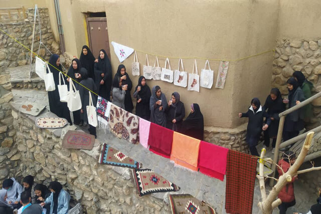 برگزاری نمایشگاه صنایع دستی در روستای هدف گردشگری قلعهبالا