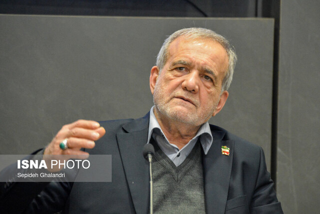 قبول نیست که یک عده را نخبه و بقیه را هیچ ببینیم