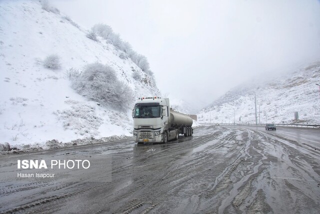 رئیس اداره راهداری اردستان: عبور و مرور در نطنز با زنجیر چرخ امکان‌پذیر است