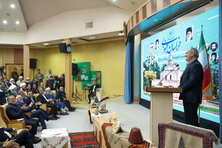 پاسخ پزشکیان به نقد منتقدان: می‌توان شاخص‌ها را کنار هم گذاشت و تغییرات را دید