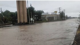 تداوم بارندگی در بم؛ ورود آب به بخش‌هایی از شهر و انسداد یک مسیر روستایی