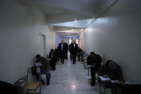 اسفندیار صادقی، مدیر کل آموزش و پرورش آذربایجان شرقی و خسرو کنعانی، رئیس جهاد دانشگاهی در برگزاری آزمون استخدامی سرایداری آموزش و پرورش در تبریز