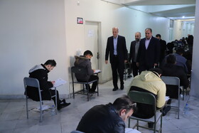 اسفندیار صادقی، مدیر کل آموزش و پرورش آذربایجان شرقی و خسرو کنعانی، رئیس جهاد دانشگاهی در برگزاری آزمون استخدامی سرایداری آموزش و پرورش در تبریز