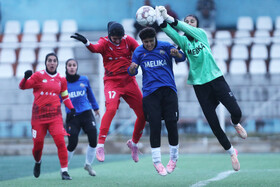 هفته یازدهم لیگ برتر فوتبال بانوان؛ فرا ایساتیس کران - پرسپولیس