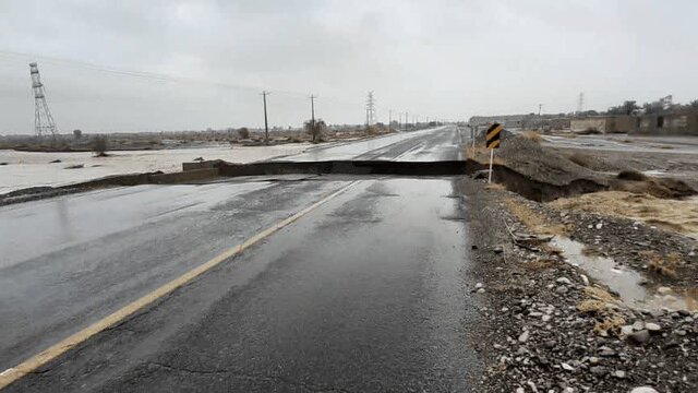 فرماندار: محور جیرفت - بلوک به دلیل تخریب پل مسدود شد