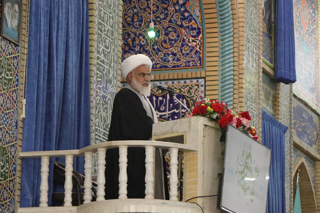 خطیب موقت جمعه کرمان: جبهه مقاومت به نام اسلام در برابر سلطه‌گران عالم ایستاده است