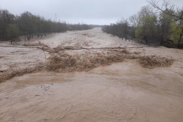 انسداد مسیرهای دسترسی ۶ روستای لامرد/ تمام آب‌انبارها و گورآب‌ها سرریز شده‌اند