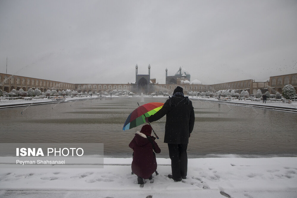 اولین برف پاییزی اصفهان