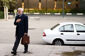 نبرد جلیلی با میز دونفره و یک فنجان قهوه