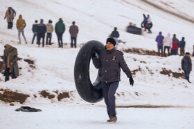 تفریح مردم در ارتفاعات برفی مشهد