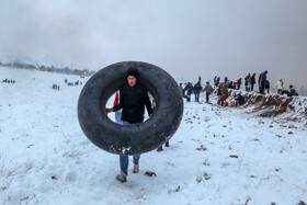 تفریح مردم در ارتفاعات برفی مشهد