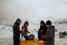 تفریح مردم در ارتفاعات برفی مشهد
