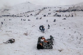 تفریح مردم در ارتفاعات برفی مشهد
