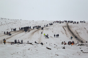 تفریح مردم در ارتفاعات برفی مشهد