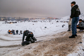 تفریح مردم در ارتفاعات برفی مشهد